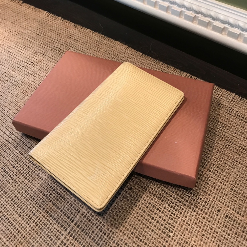 AUTHENTIC Louis Vuitton Epi Wallet
